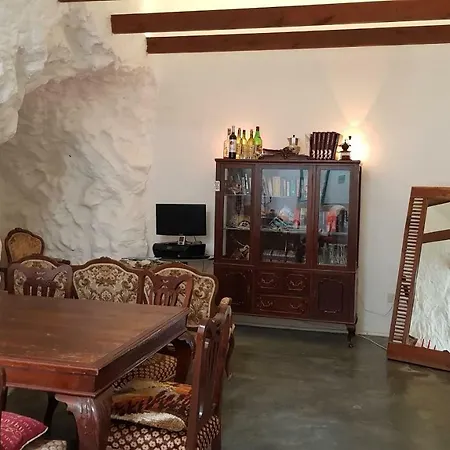 Hostal Cueva Puerta Del Sol *