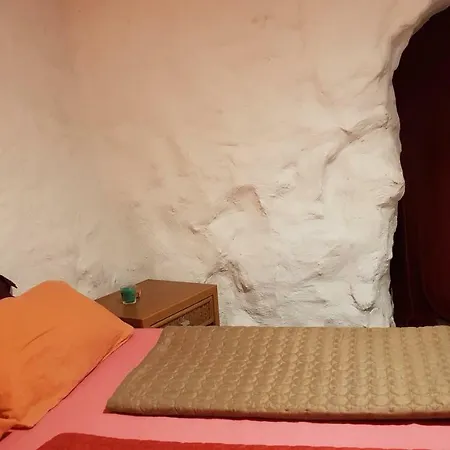 Cueva Puerta Del Sol Hostal